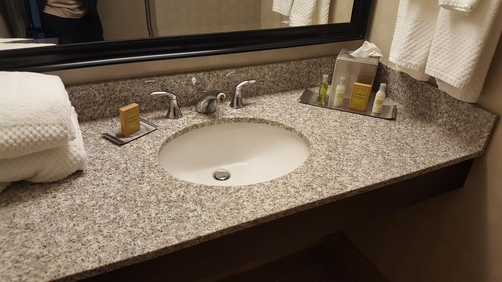Doubletree By Hilton Pittsburgh Monroeville Convention Center מראה חיצוני תמונה